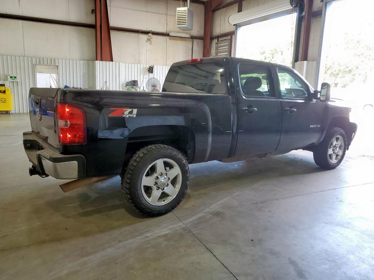 2011 Chevrolet Silverado K2500 Heavy Duty Ltz - Image 3