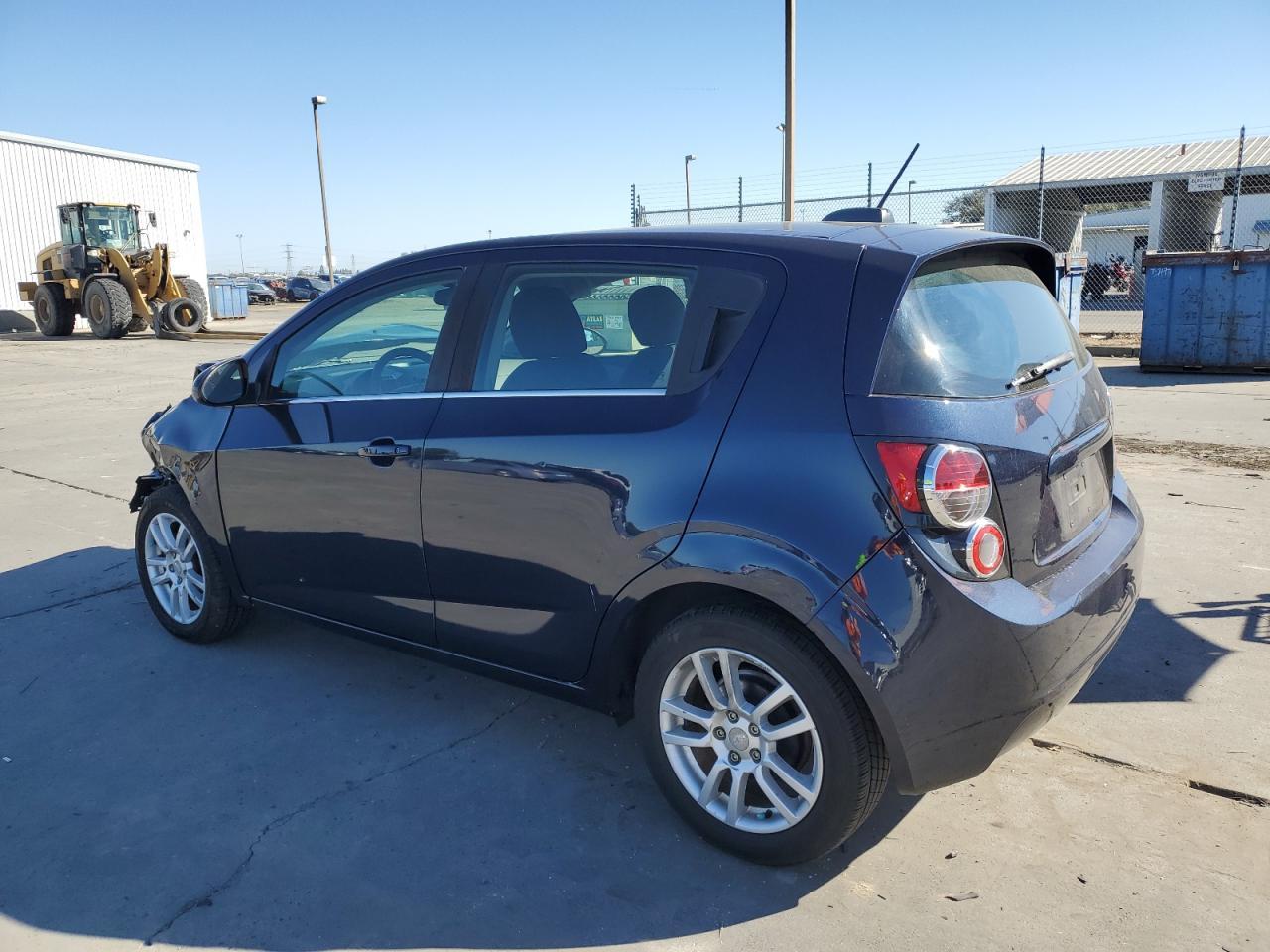 2016 Chevrolet Sonic Lt - Фото 2