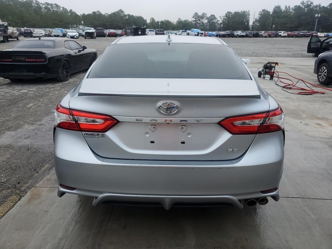 2020 Toyota Camry Se - Фото 6