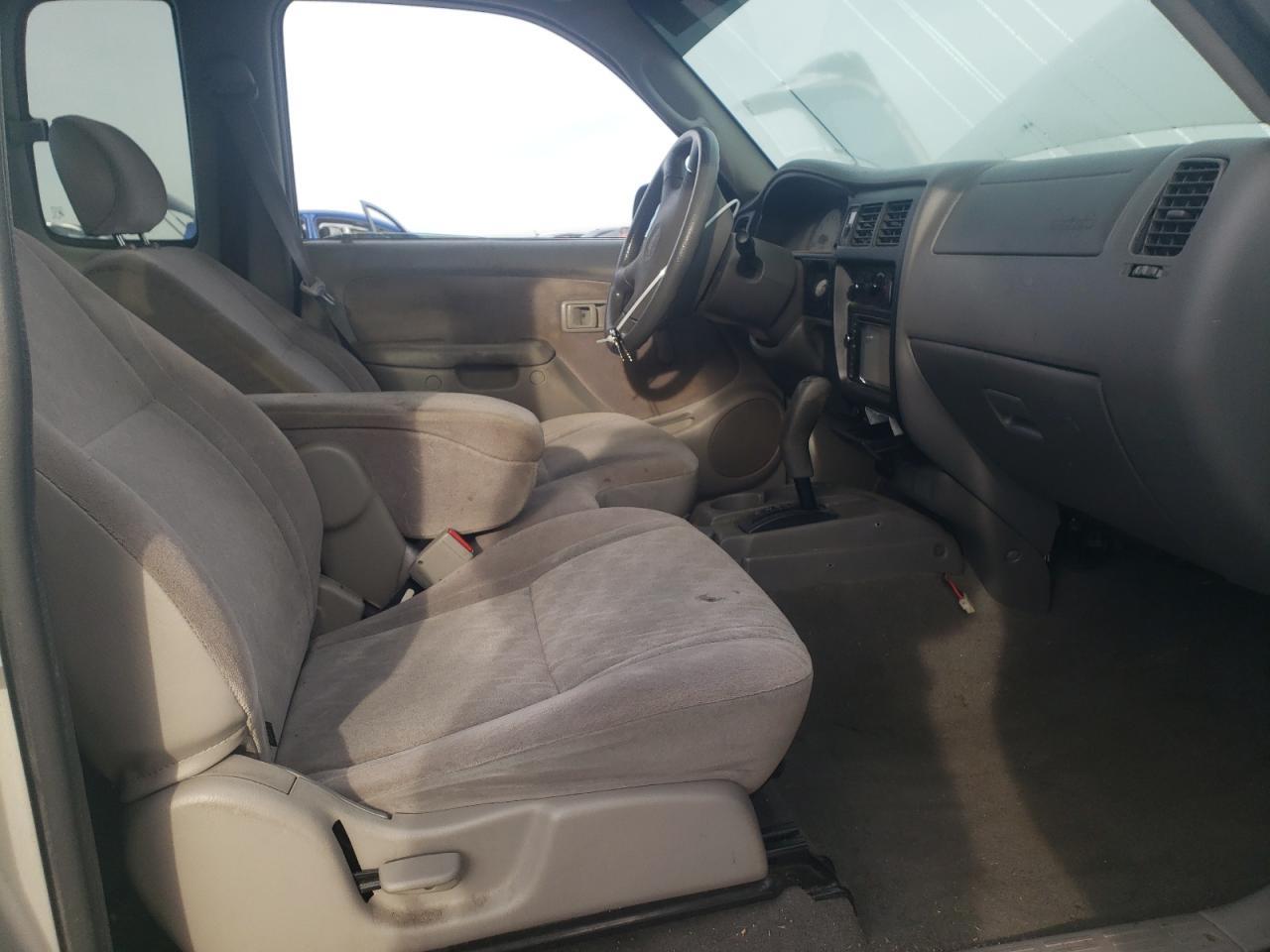 2004 Toyota Tacoma Xtracab - Image 7