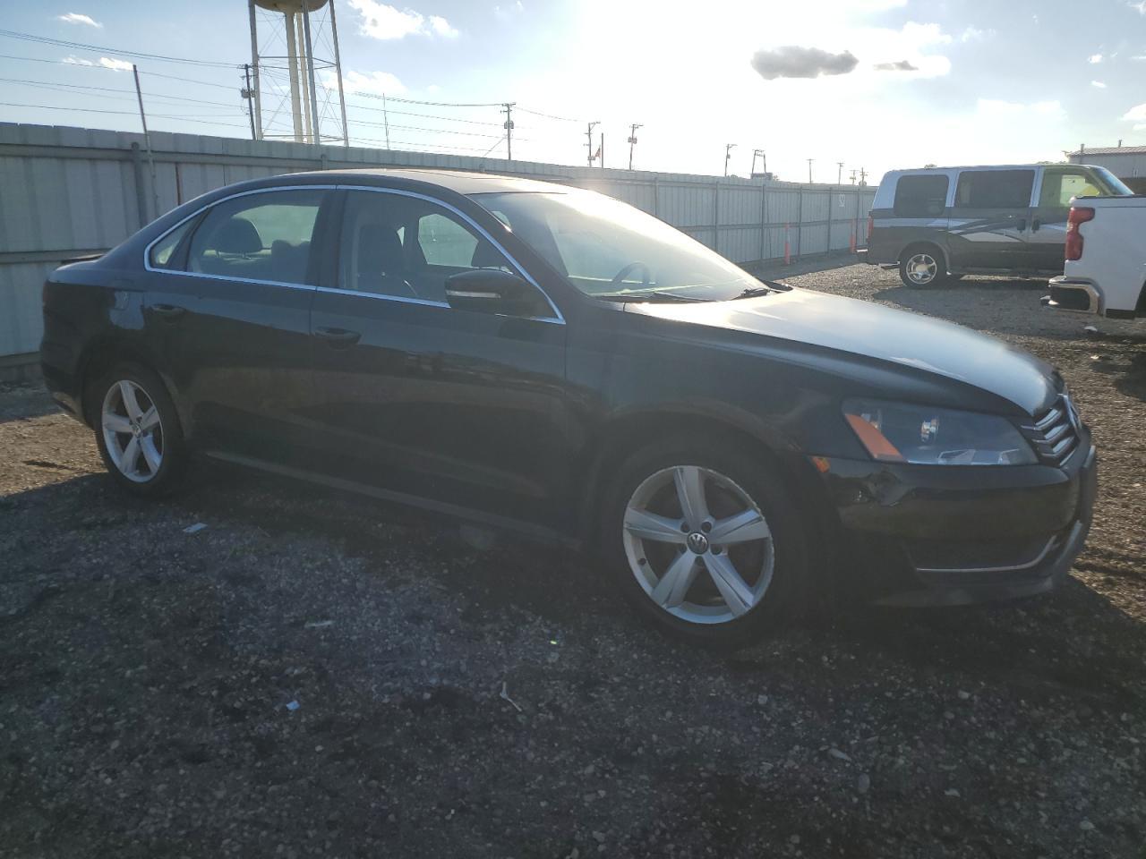 2013 Volkswagen Passat - Image 4