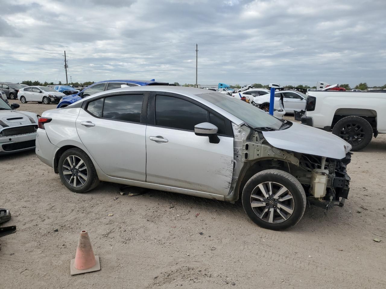 2020 Nissan Versa Sv - Image 4