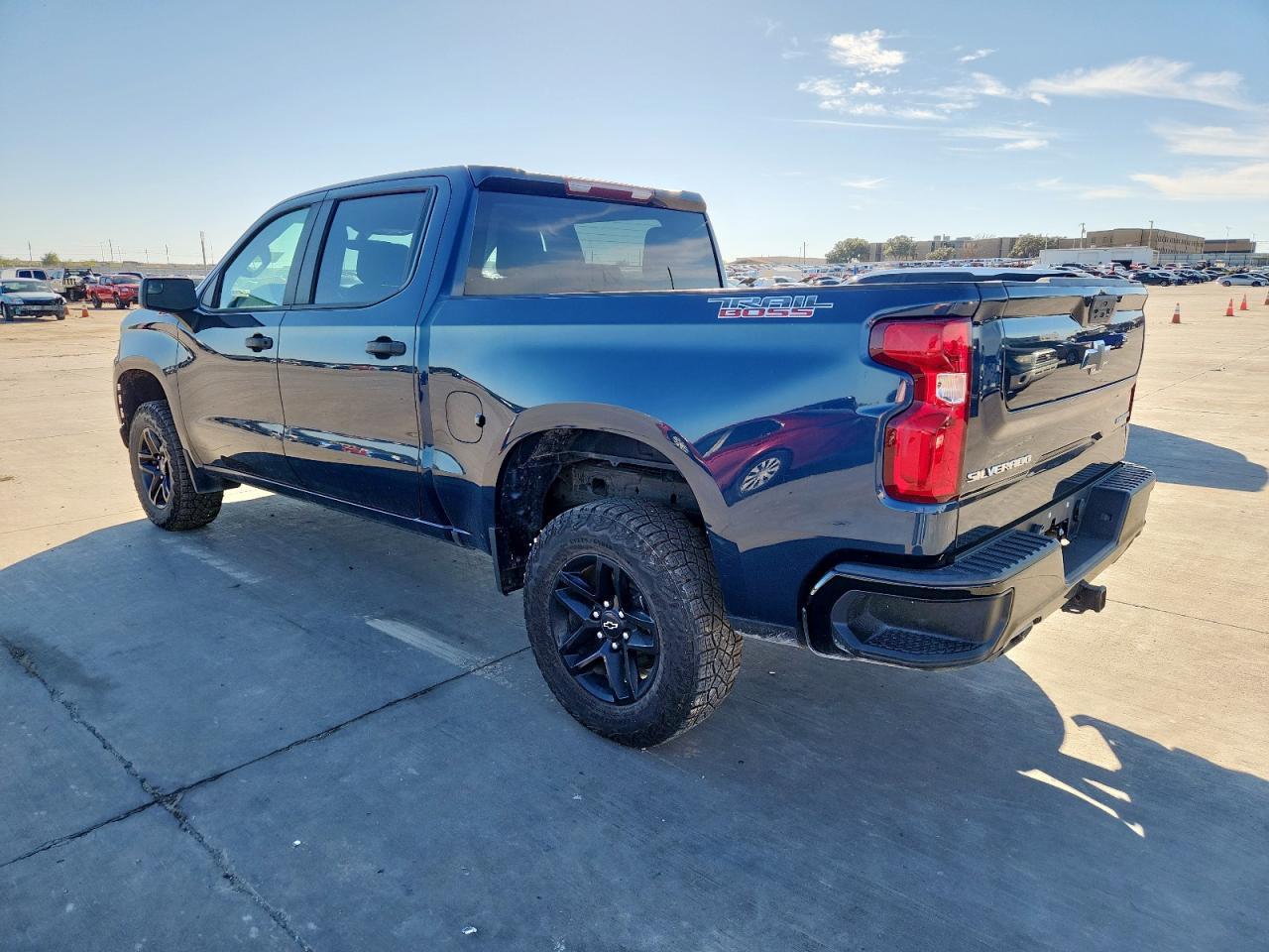 2021 Chevrolet Silverado K1500 Trail Boss Custom - Фото 2