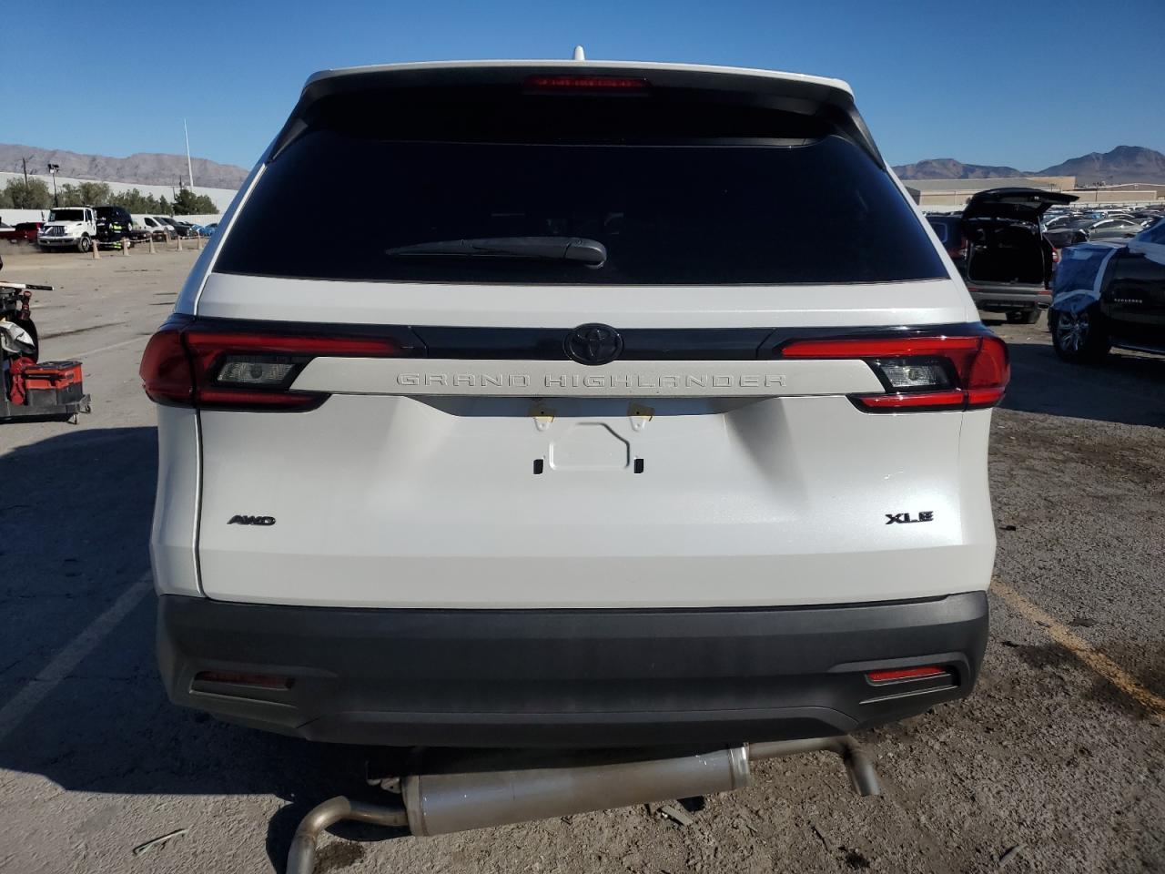 2025 Toyota Grand Highlander Xle - Image 6