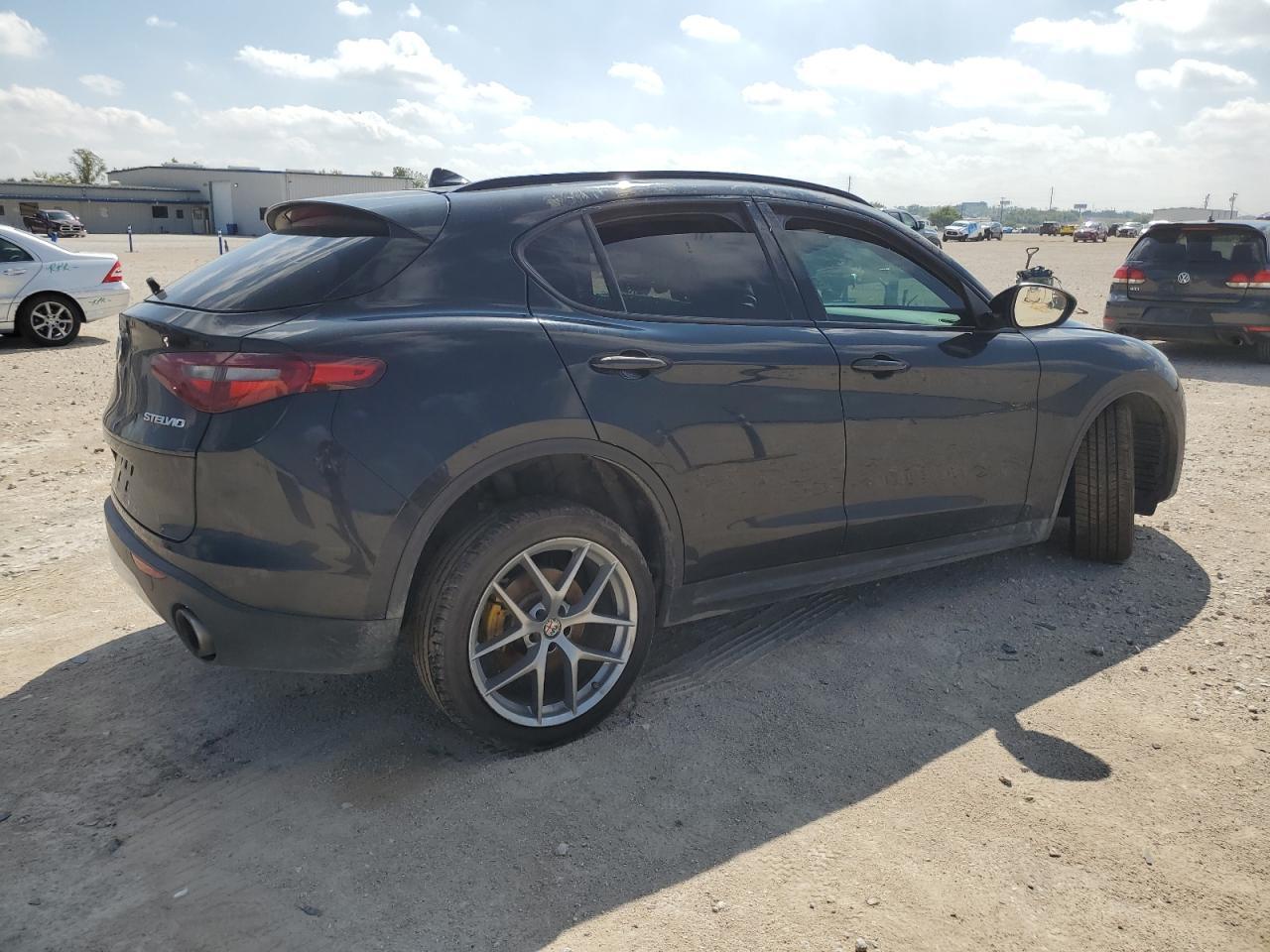2018 Alfa Romeo Stelvio Ti Sport - Image 3