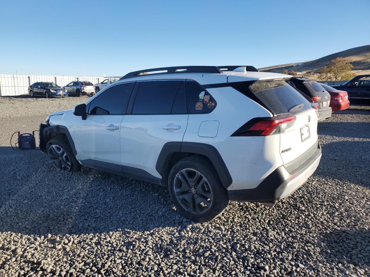 2024 Toyota Rav4 Adventure - Фото 2