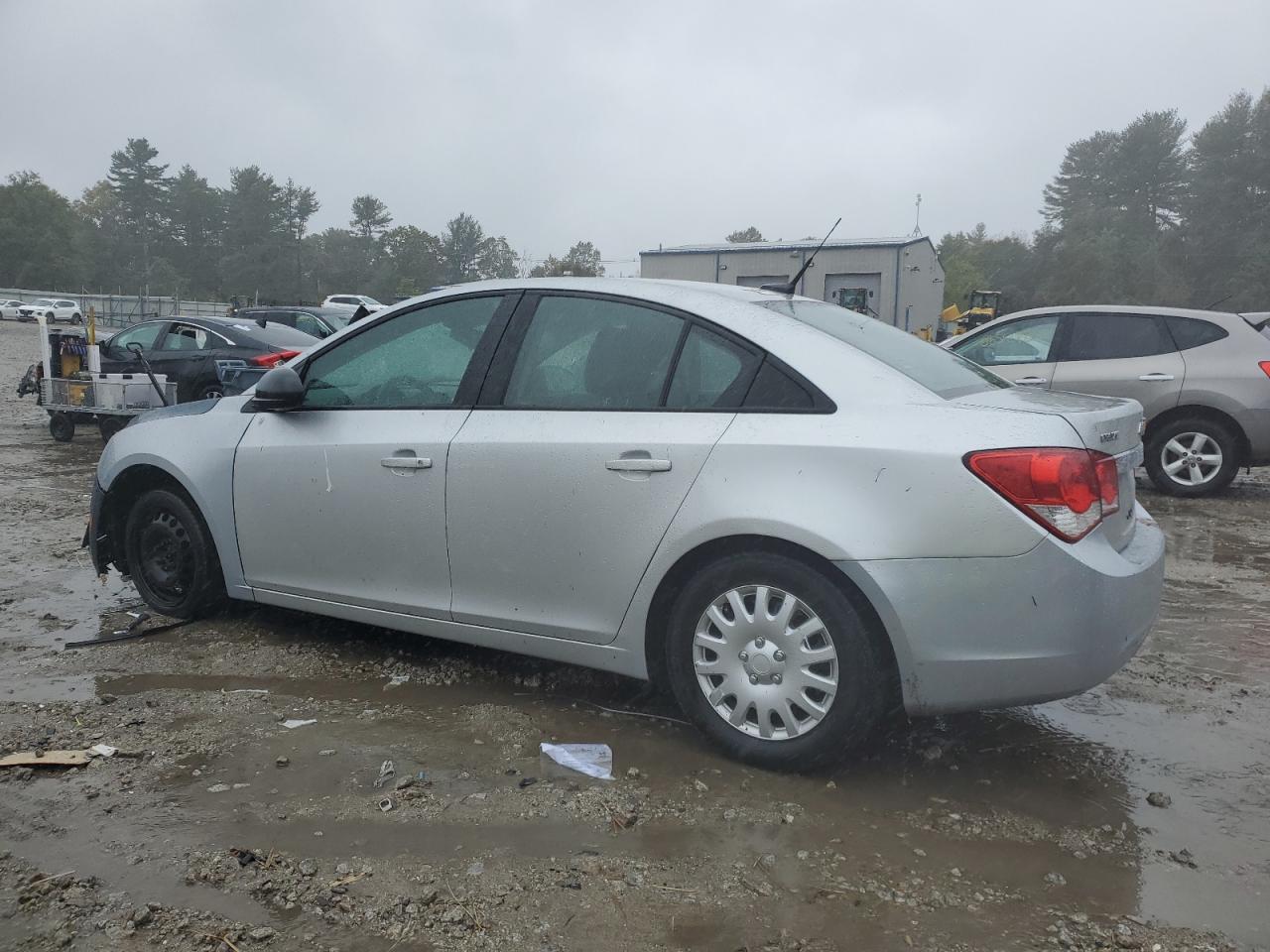 2014 Chevrolet Cruze Ls - Image 2