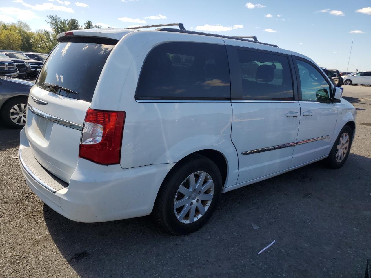 2016 Chrysler Town And Country Touring - Image 3