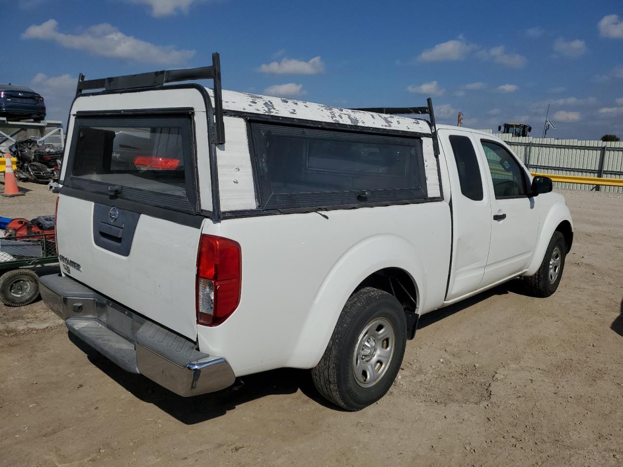 2015 Nissan Frontier S - Фото 3