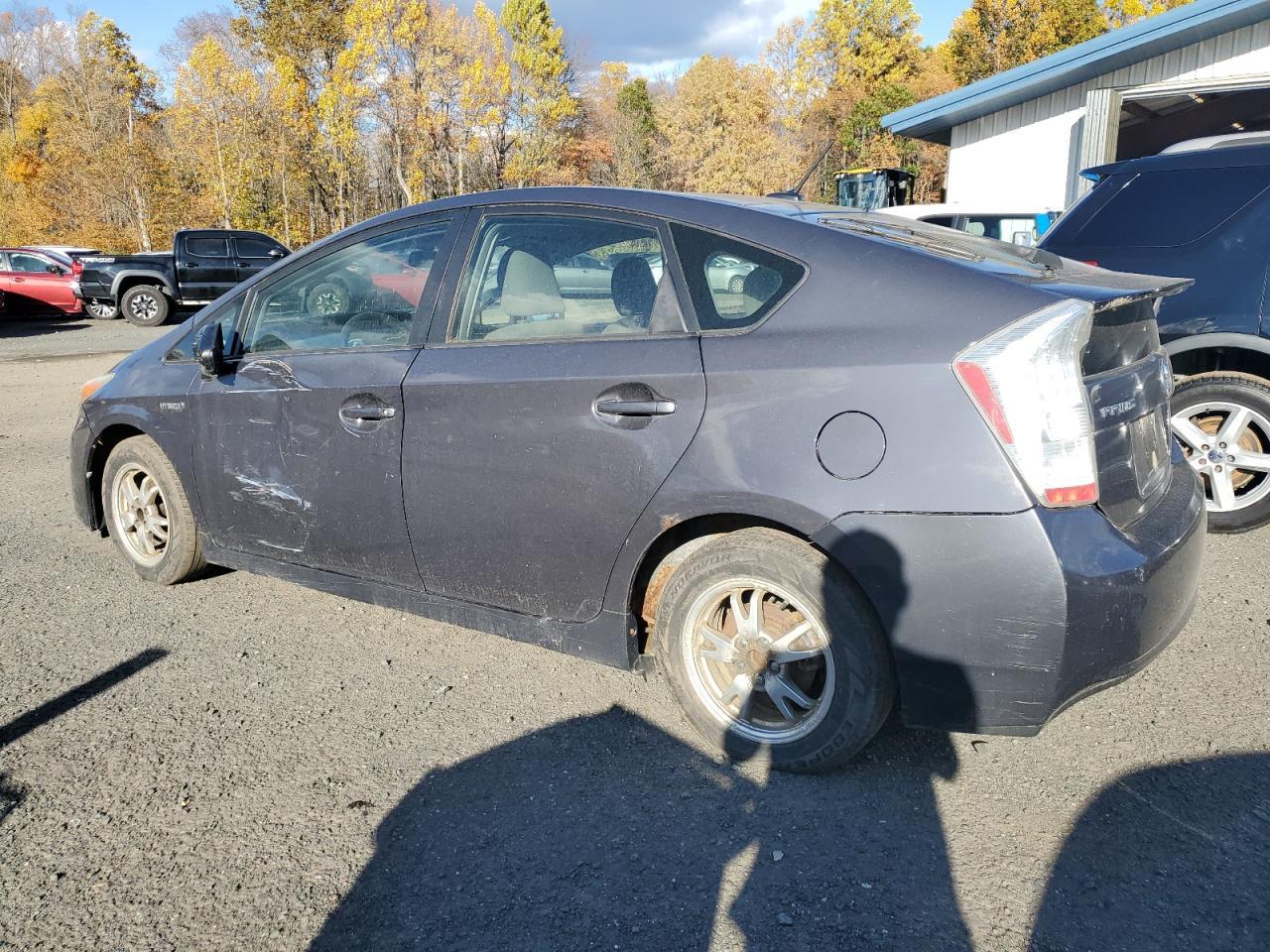 2011 Toyota Prius - Image 2