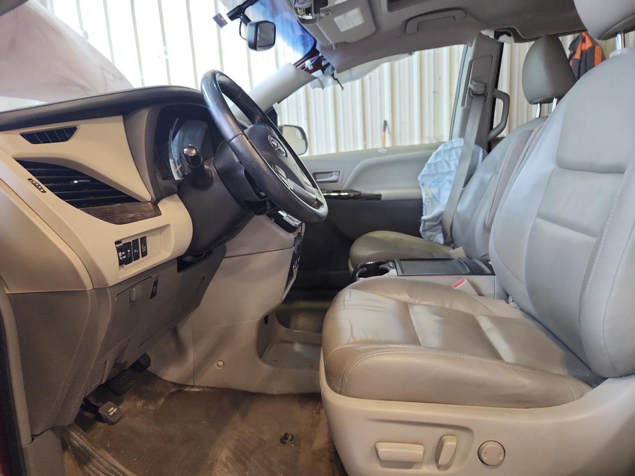 2016 Toyota Sienna Xle 8-Passenger - Image 7