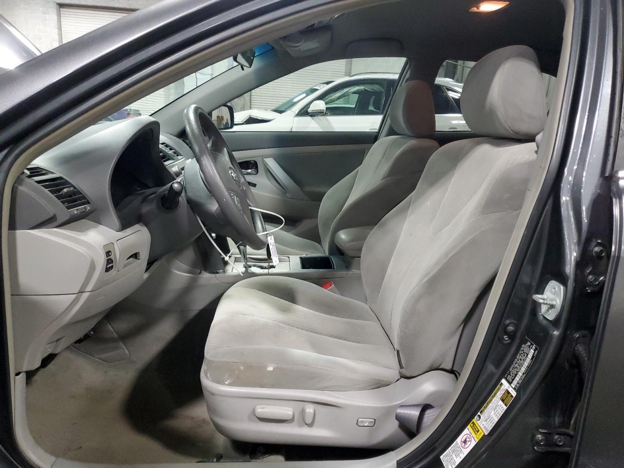 2009 Toyota Camry Le - Image 7