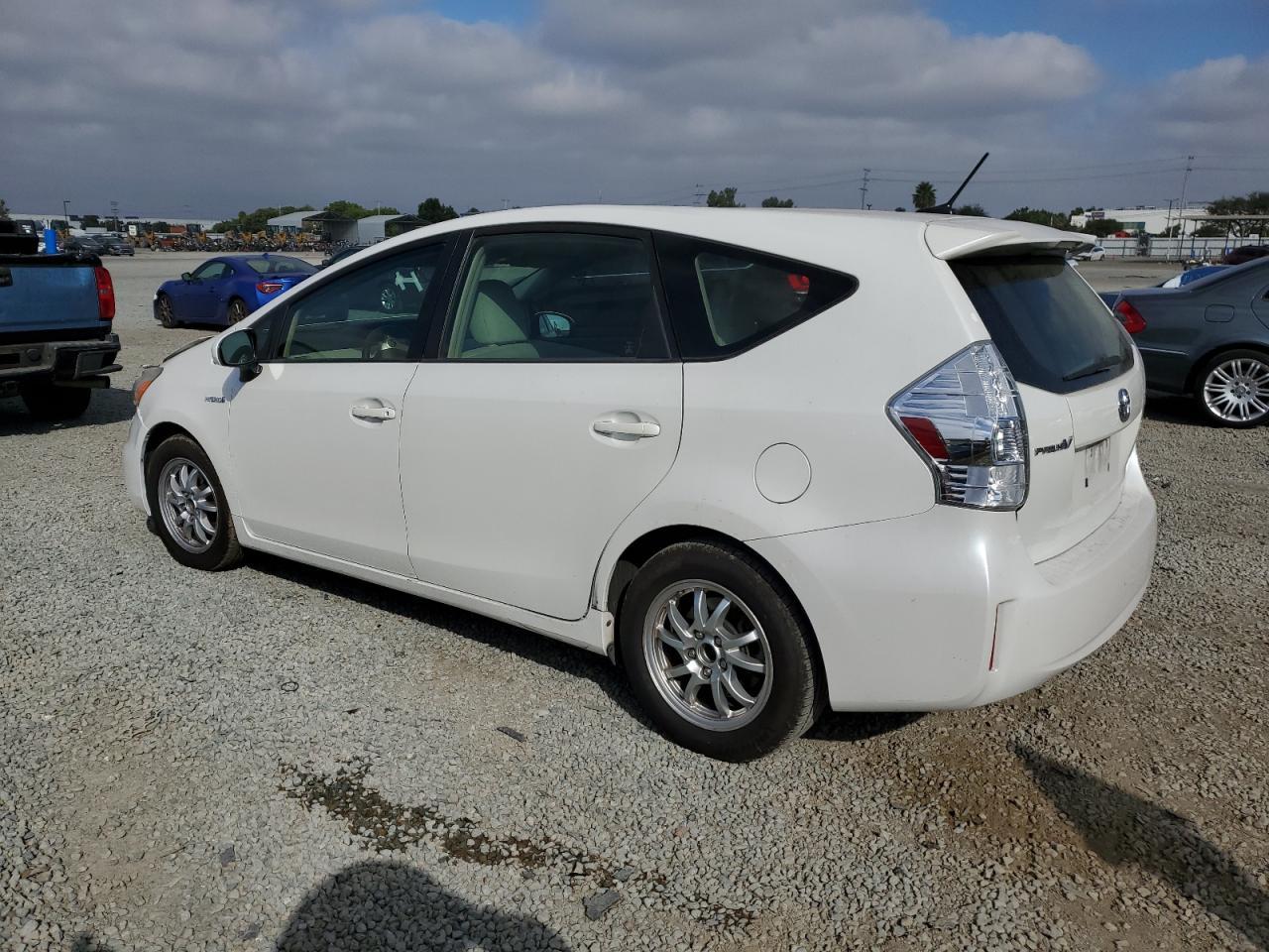2014 Toyota Prius V - Image 2