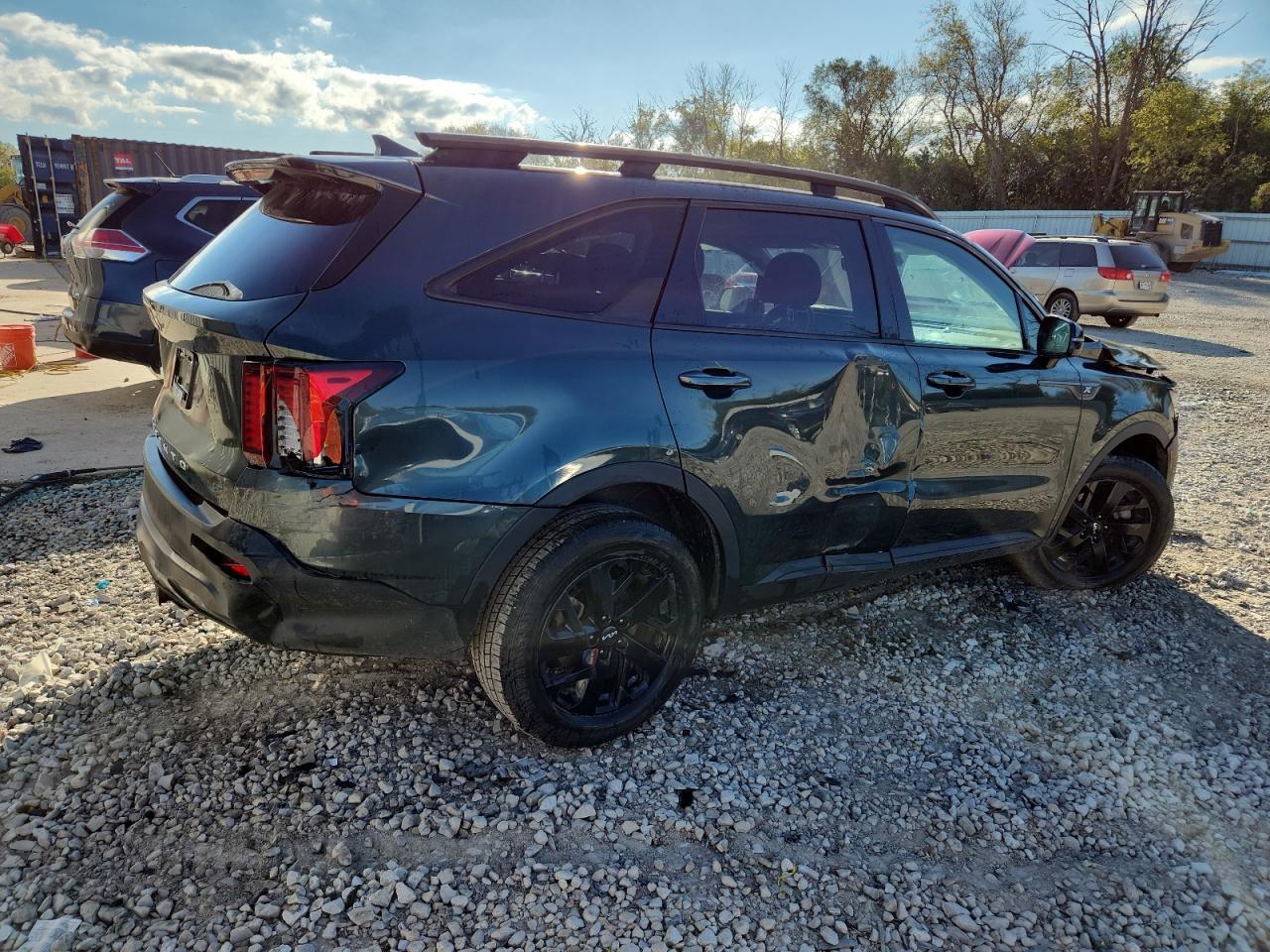 2022 Kia Sorento S - Фото 3