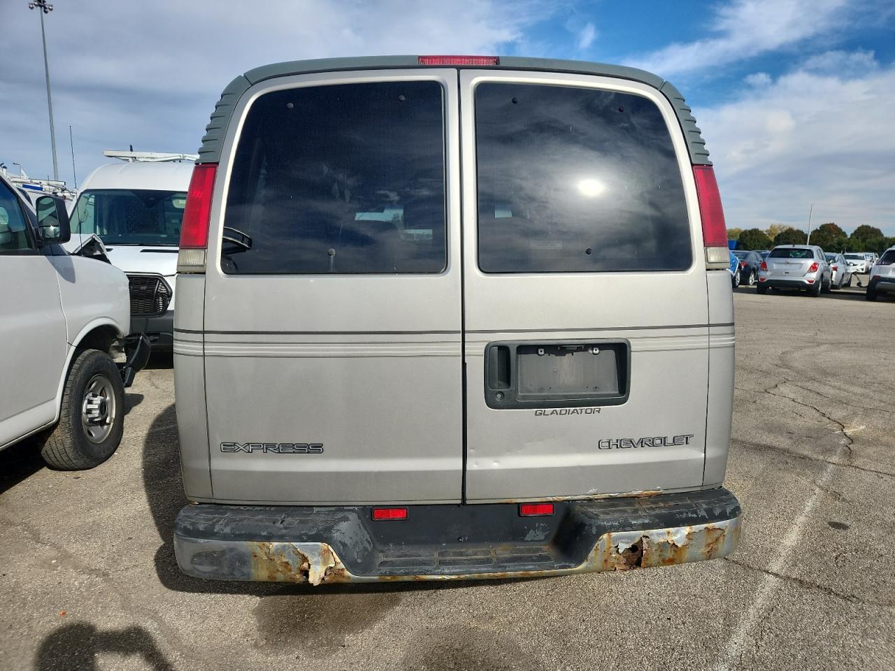 2000 Chevrolet Express G1500 - Фото 6