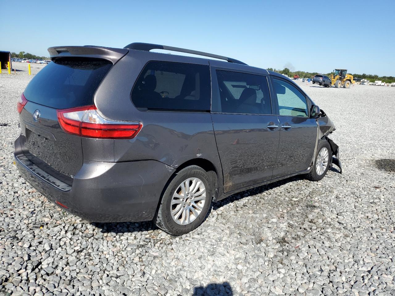 2015 Toyota Sienna Xle - Image 3