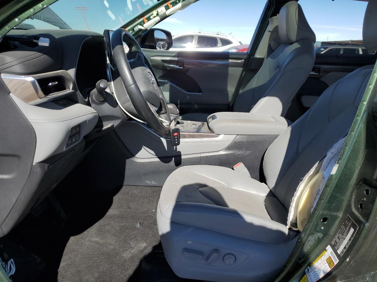 2023 Toyota Highlander Hybrid Limited - Image 7