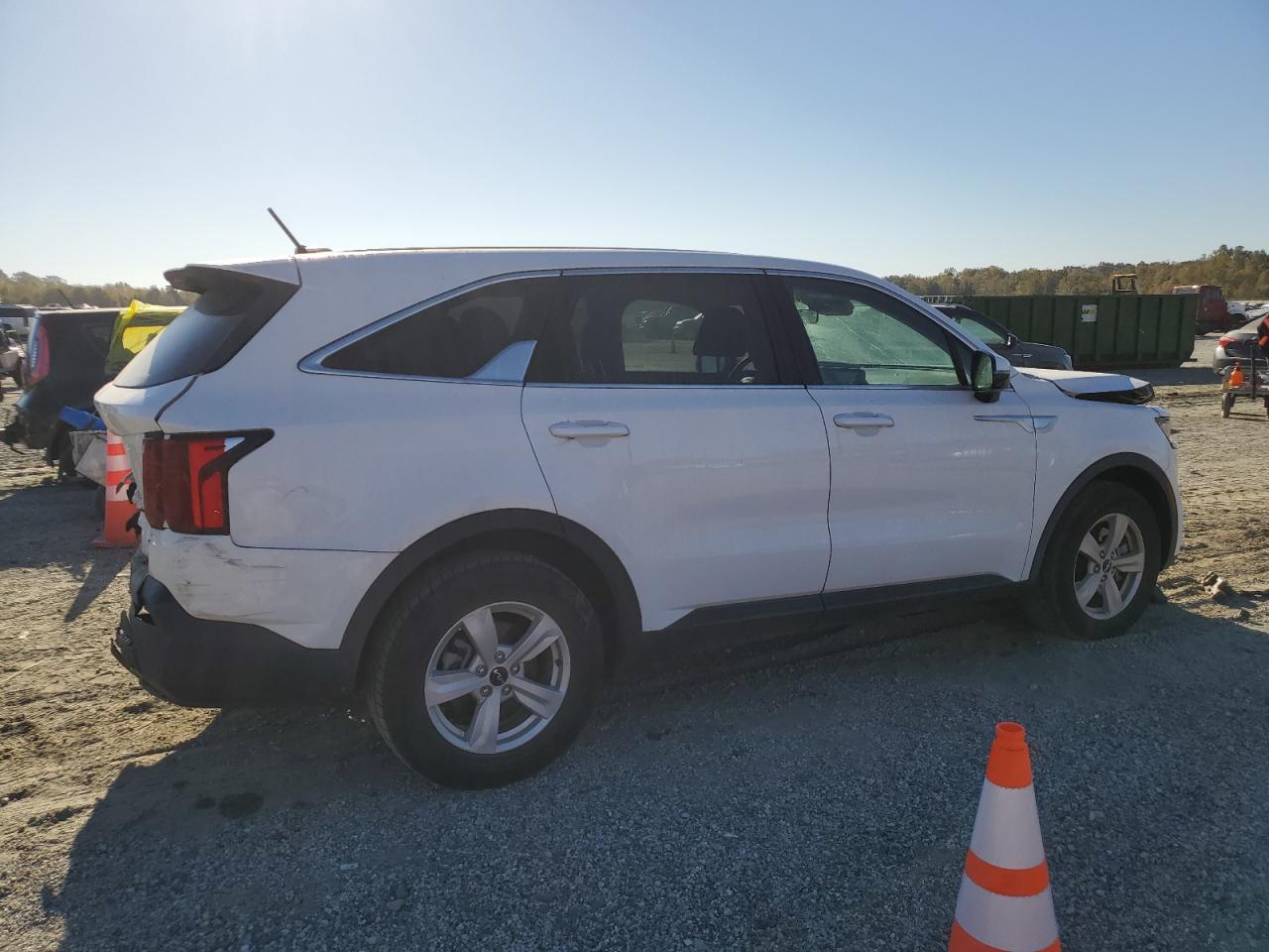 2023 Kia Sorento Lx - Image 3