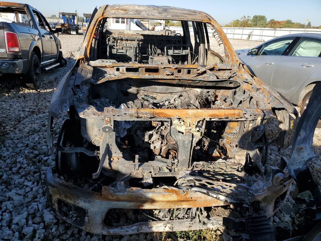 2017 Nissan Titan Sv - Image 5