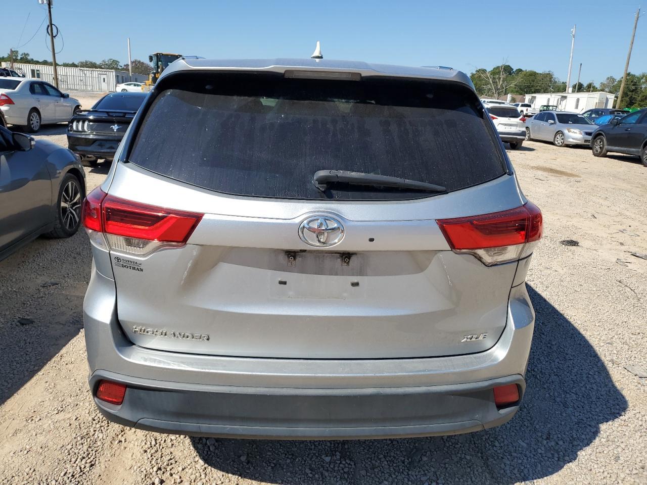 2017 Toyota Highlander Se - Фото 6