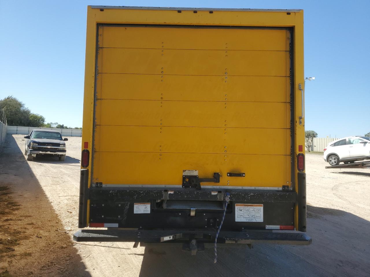 2017 GMC Savana Box Truck - Фото 6