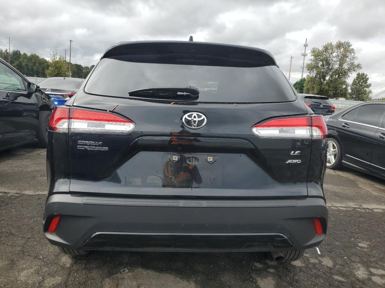 2022 Toyota Corolla Cross Le - Image 6