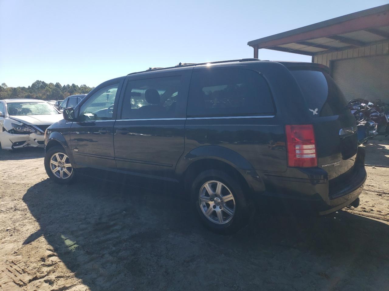 2008 Chrysler Town & Country Touring - Фото 2
