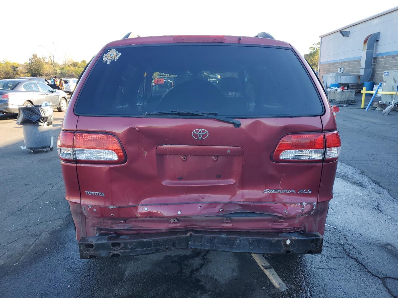 1998 Toyota Sienna Le - Image 6