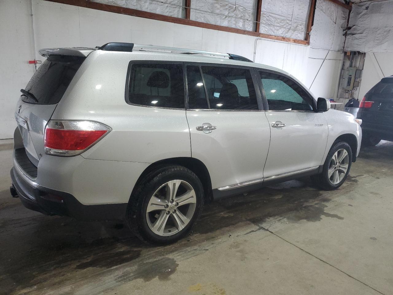 2012 Toyota Highlander Limited - Image 3