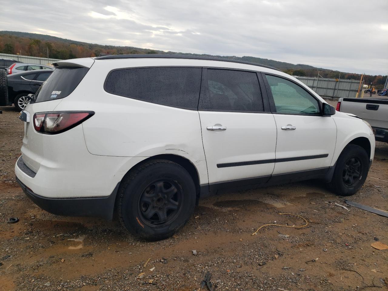 2017 Chevrolet Traverse Ls - Фото 3