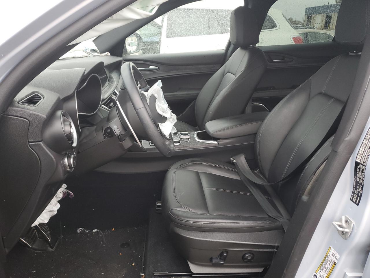 2022 Alfa Romeo Stelvio - Image 7