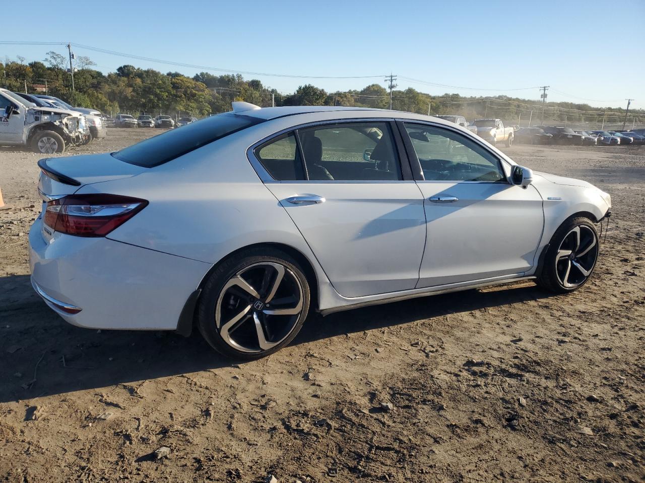 2017 Honda Accord Hybrid Exl - Image 3