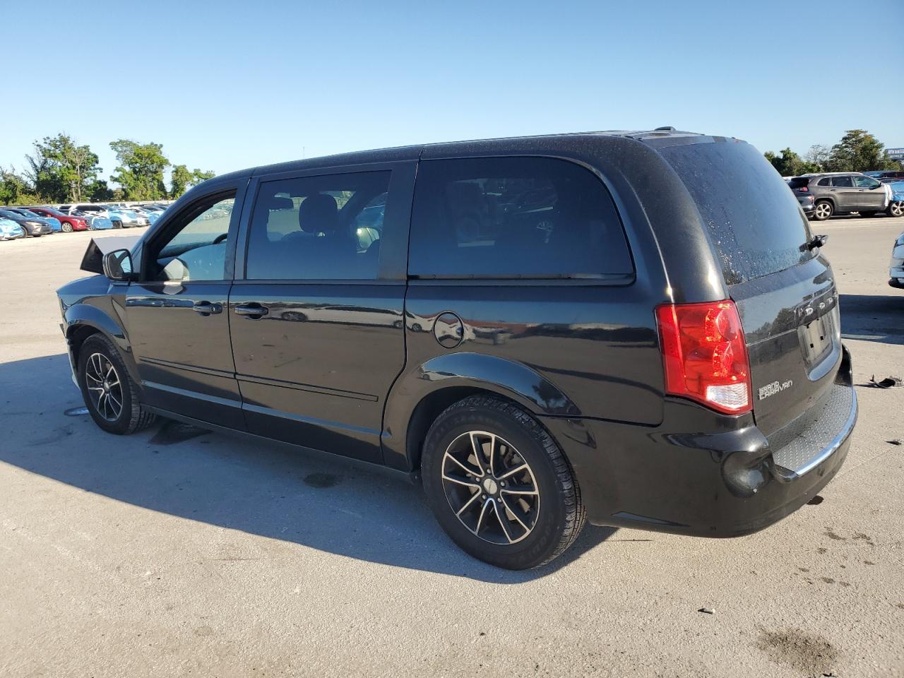 2017 Dodge Grand Caravan Gt - Image 2