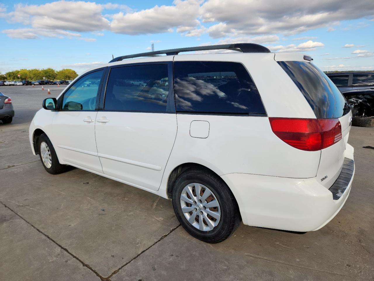 2006 Toyota Sienna Le 8 Passenger - Image 2