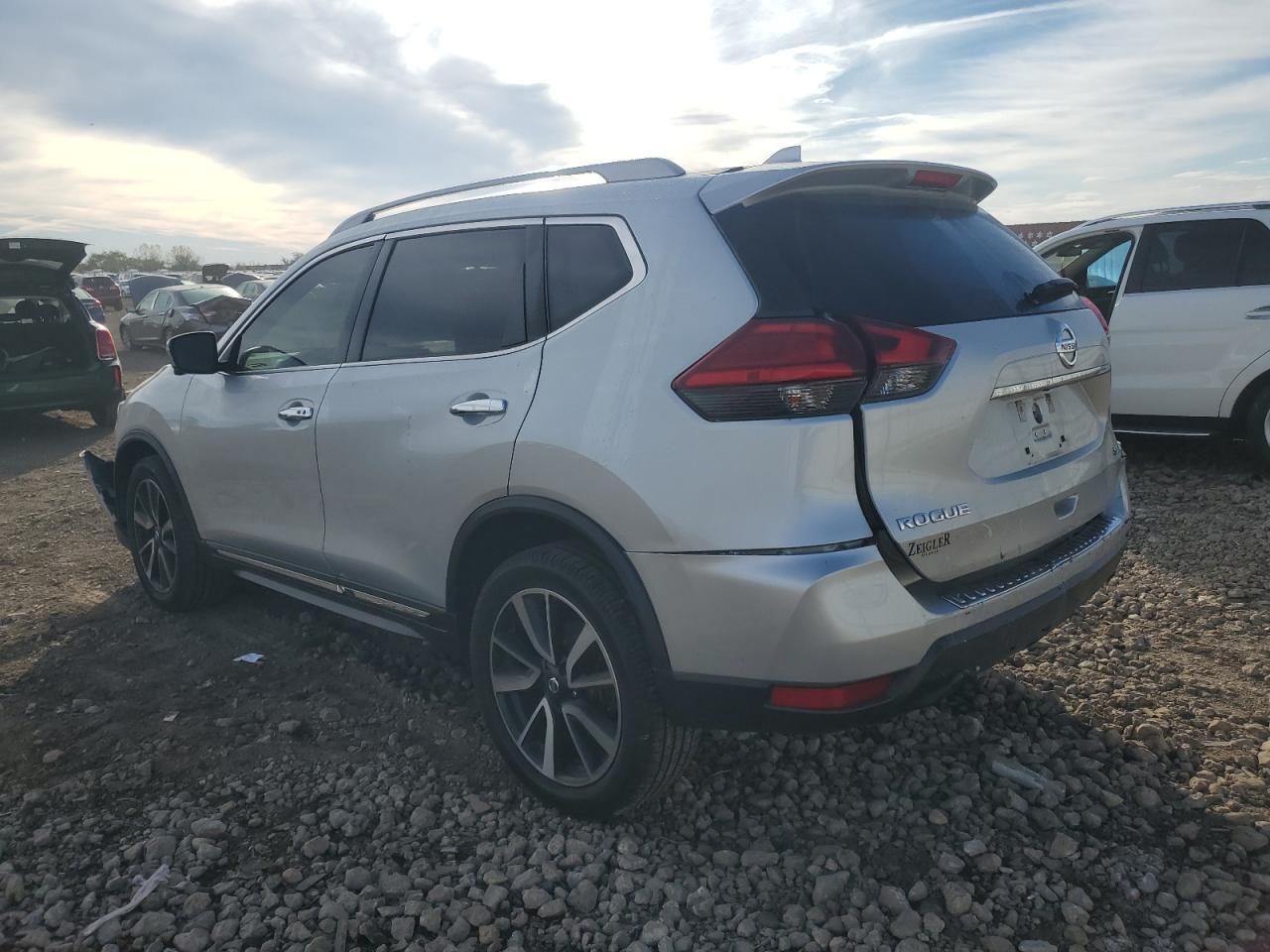 2017 Niss Rogue - Image 2