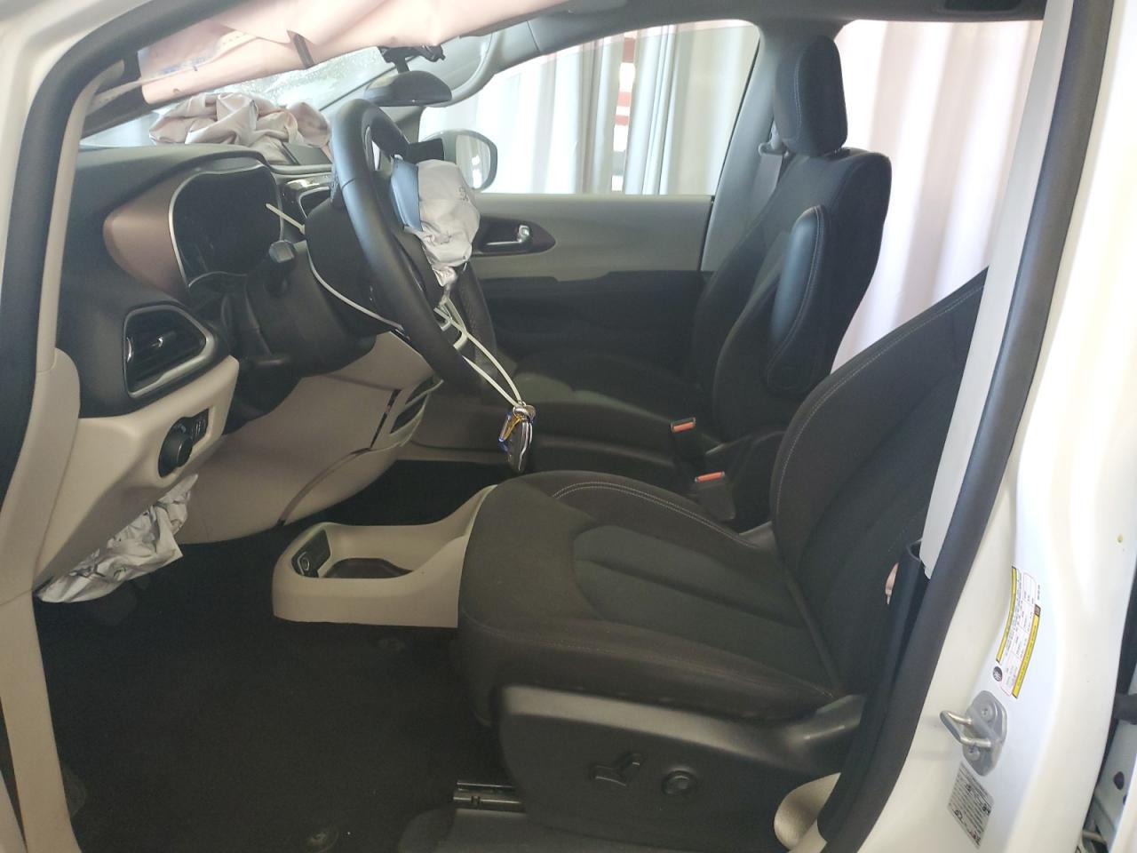 2024 Chrysler Voyager Lx - Фото 7