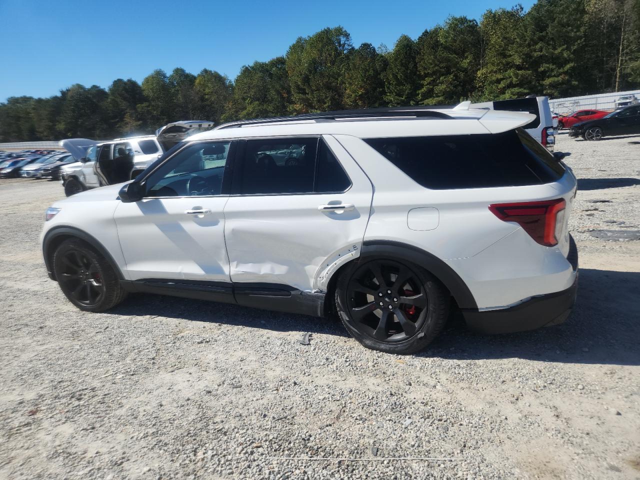 2022 Ford Explorer St - Image 2