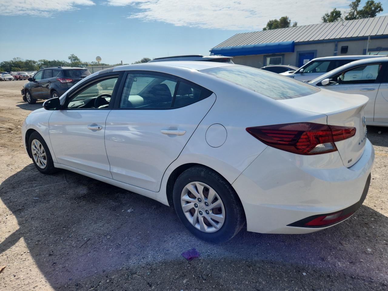 2019 Hyundai Elantra Se - Image 2