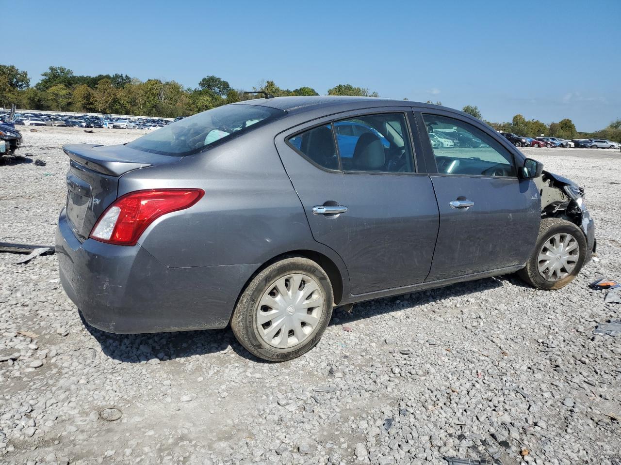 2017 Nissan Versa S - Фото 3