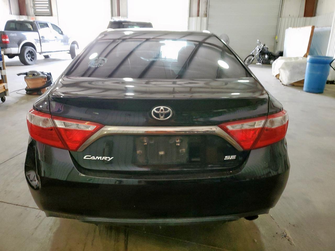 2017 Toyota Camry Se - Фото 6