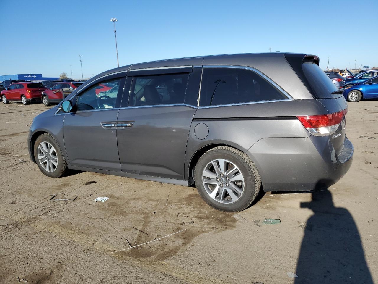 2015 Honda Odyssey Touring - Image 2