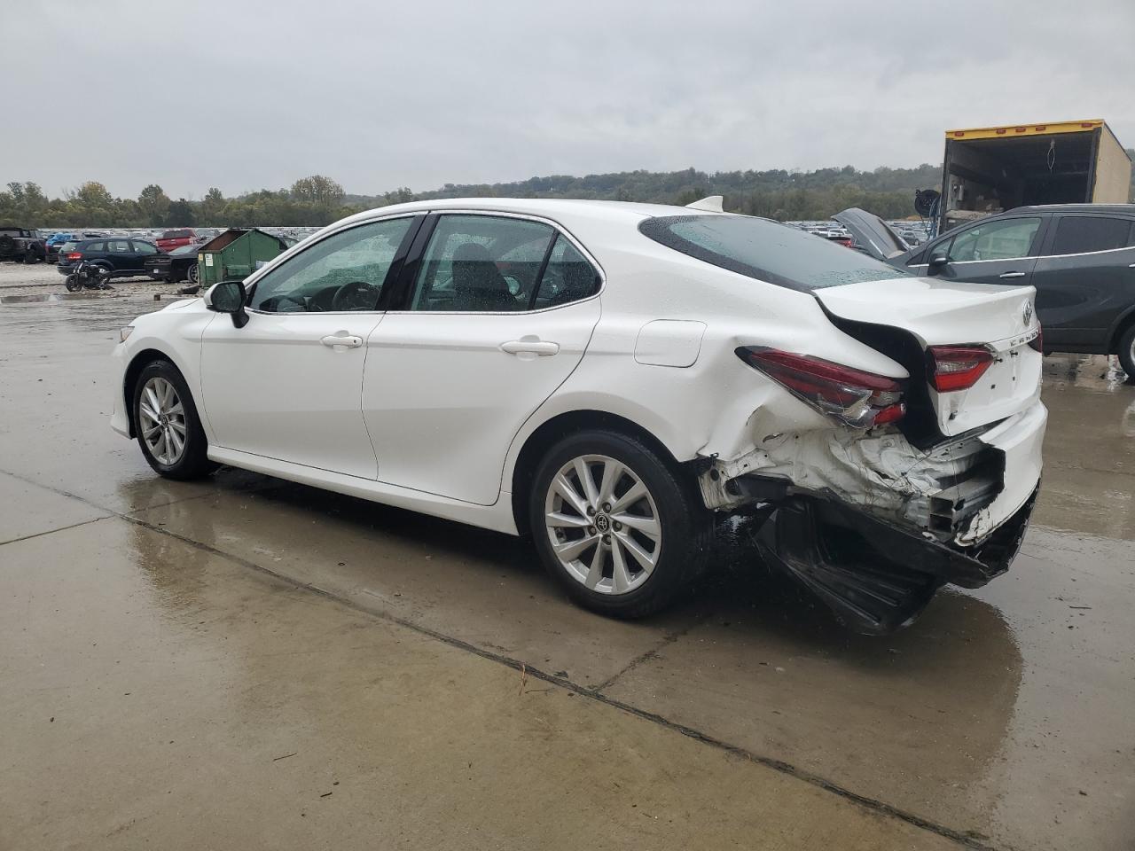 2023 Toyota Camry Le - Фото 2
