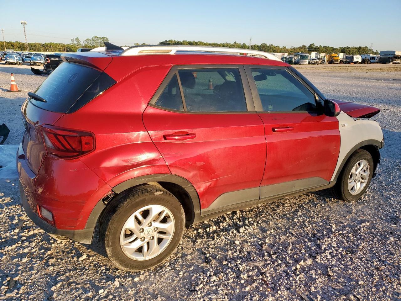 2020 Hyundai Venue Sel - Image 3
