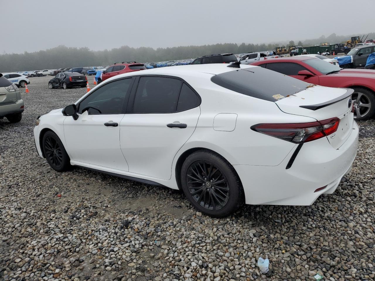 2021 Toyota Camry Se - Фото 2