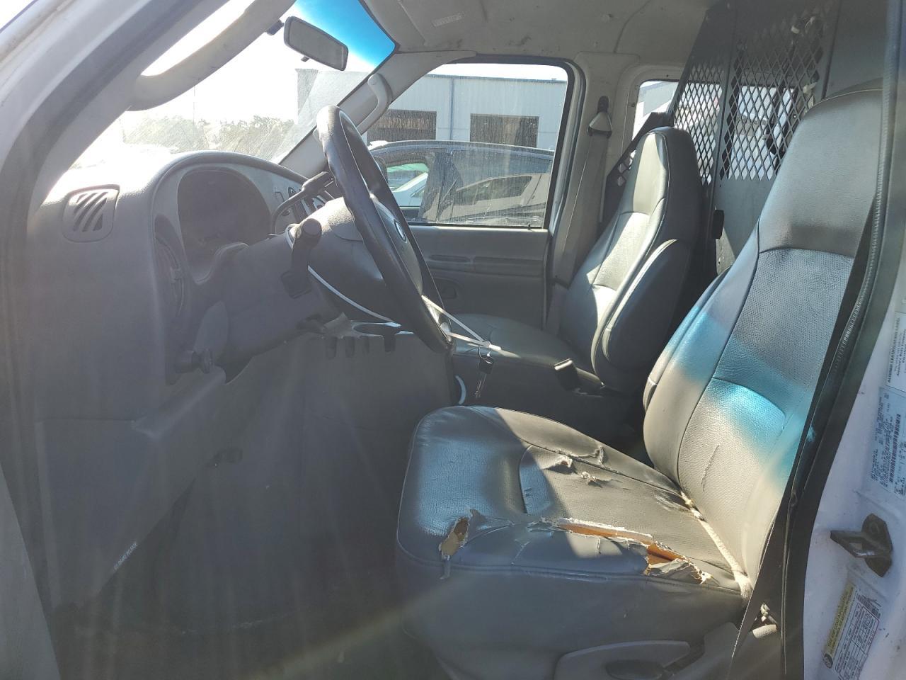 2005 Ford Econoline E150 Van - Image 7