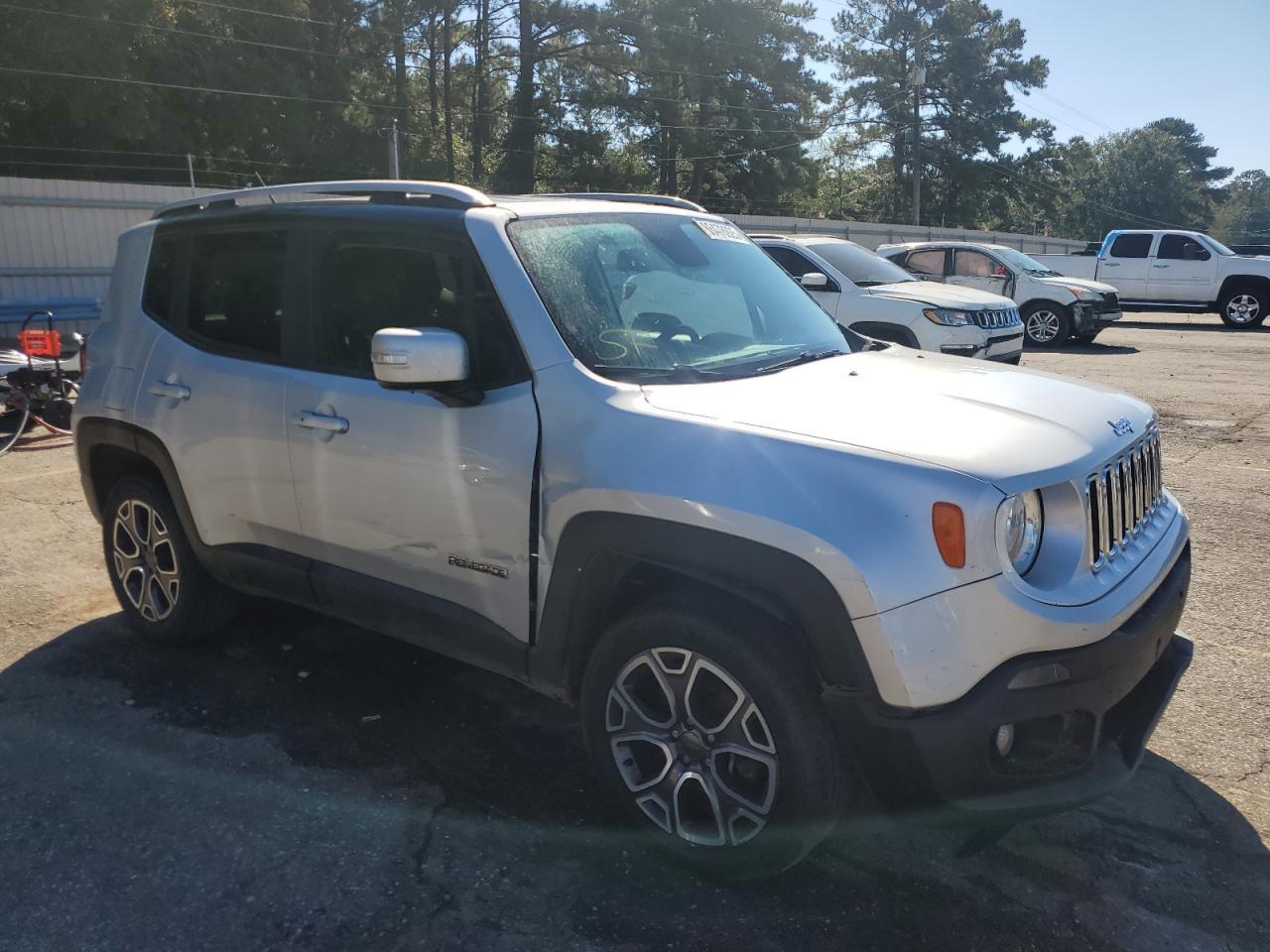 2017 Jeep Renegade Limited - Image 4