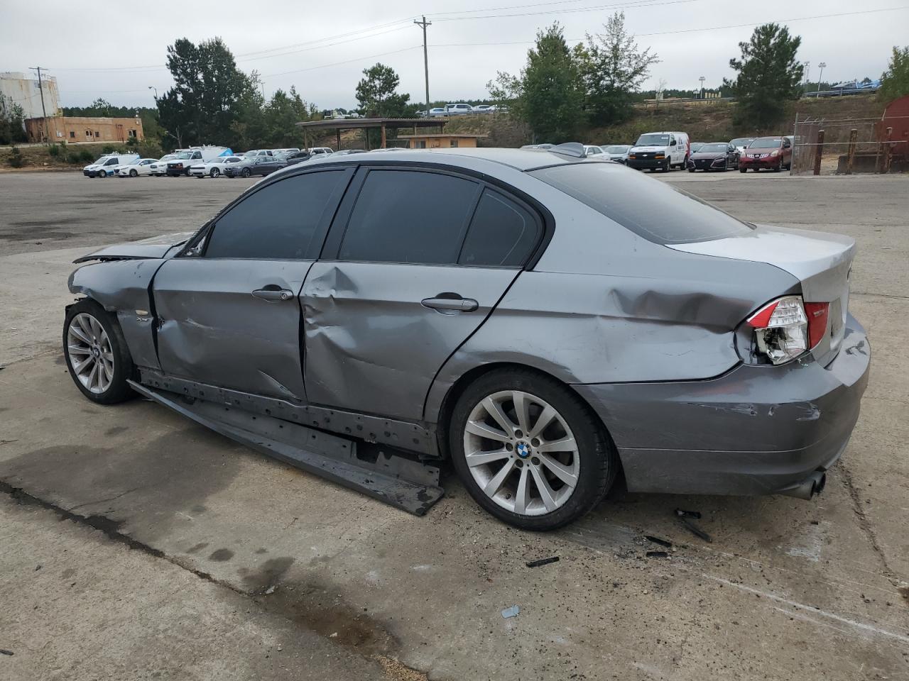 2011 BMW 328 Xi Sulev - Image 2