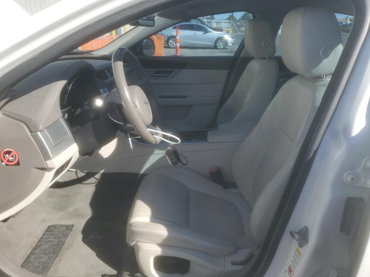 2016 Jaguar Xf Prestige - Image 7