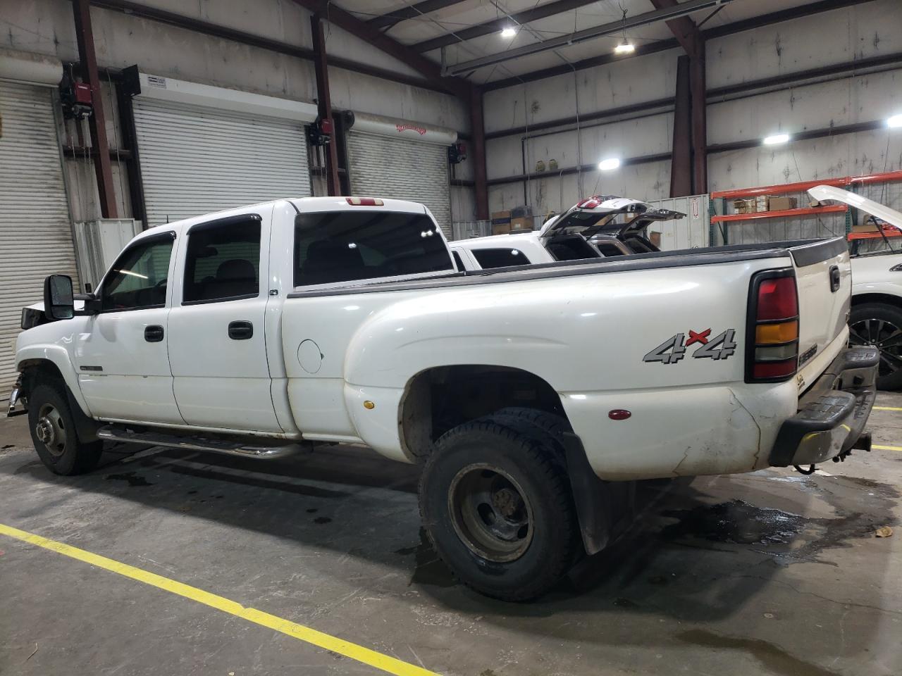 2004 GMC New Sierra K3500 - Фото 2