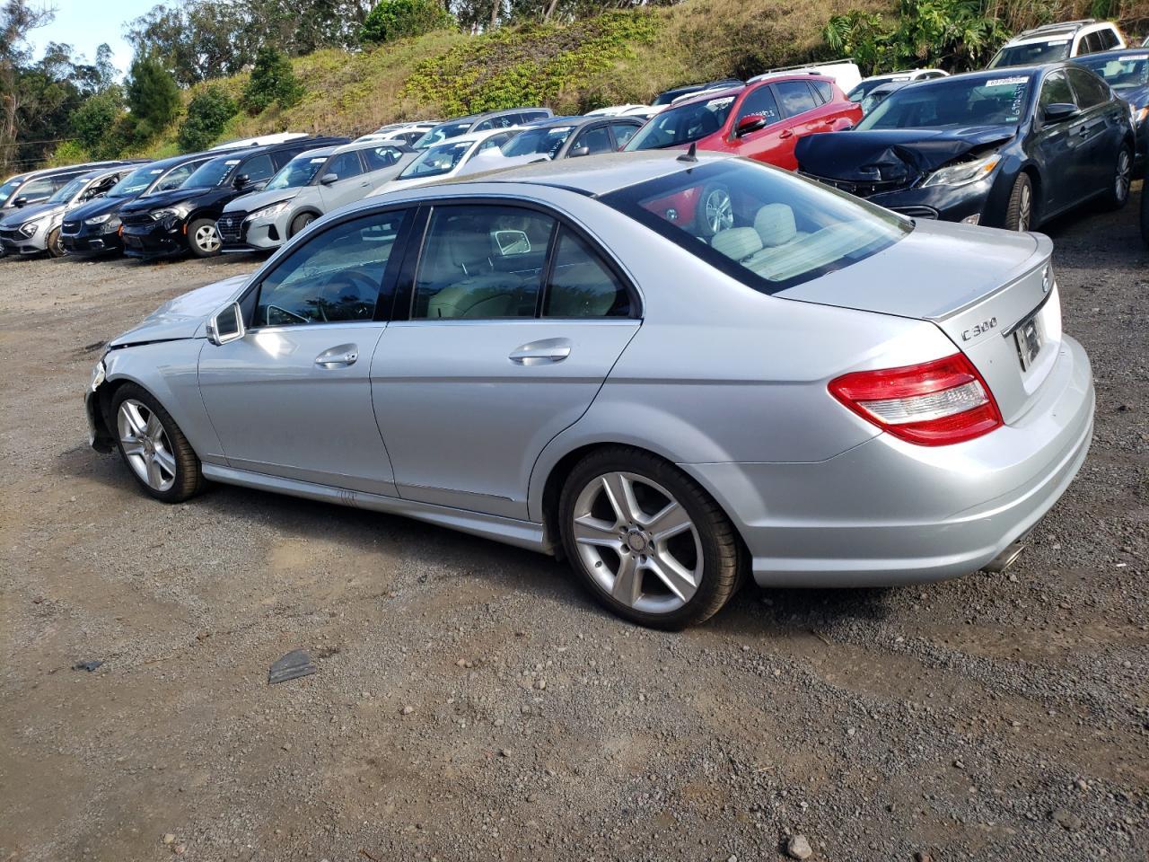 2010 Mercedes-Benz C 300 - Фото 2